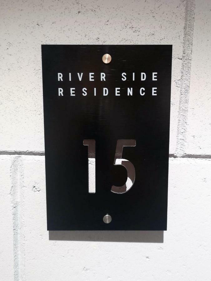 River Side Nr 15 *
